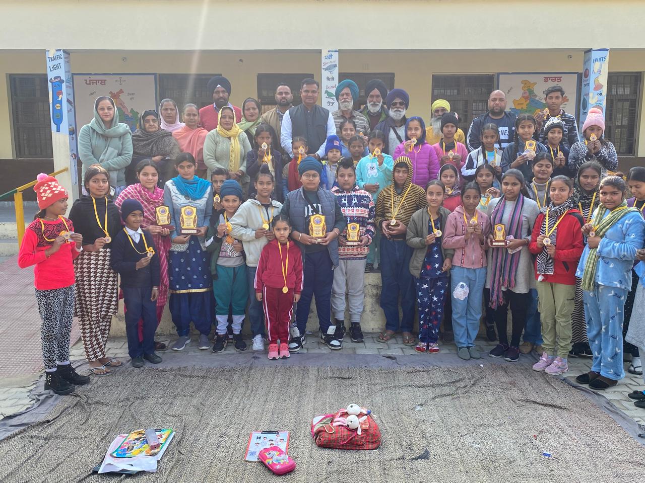 गढ़शंकर के डघाम गांव में साहिबजादों की शहादत को समर्पित सिख इतिहास जानकारी प्रतियोगिता का आयोजन किया गया